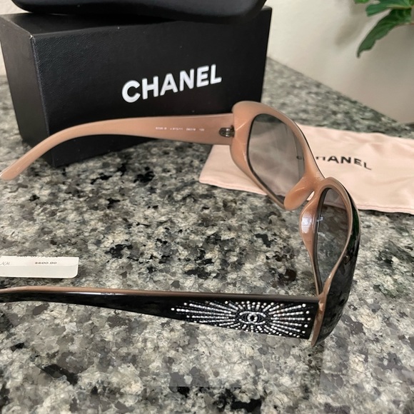 【美品】 CHANEL sunglasses リボン 箱ケースなし m_62b0ee514f1a2996d827d3b1.jpg